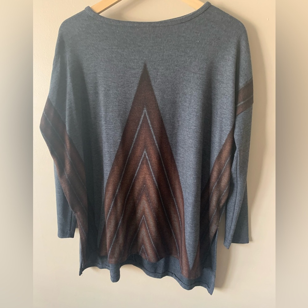 Women’s light weight sweater